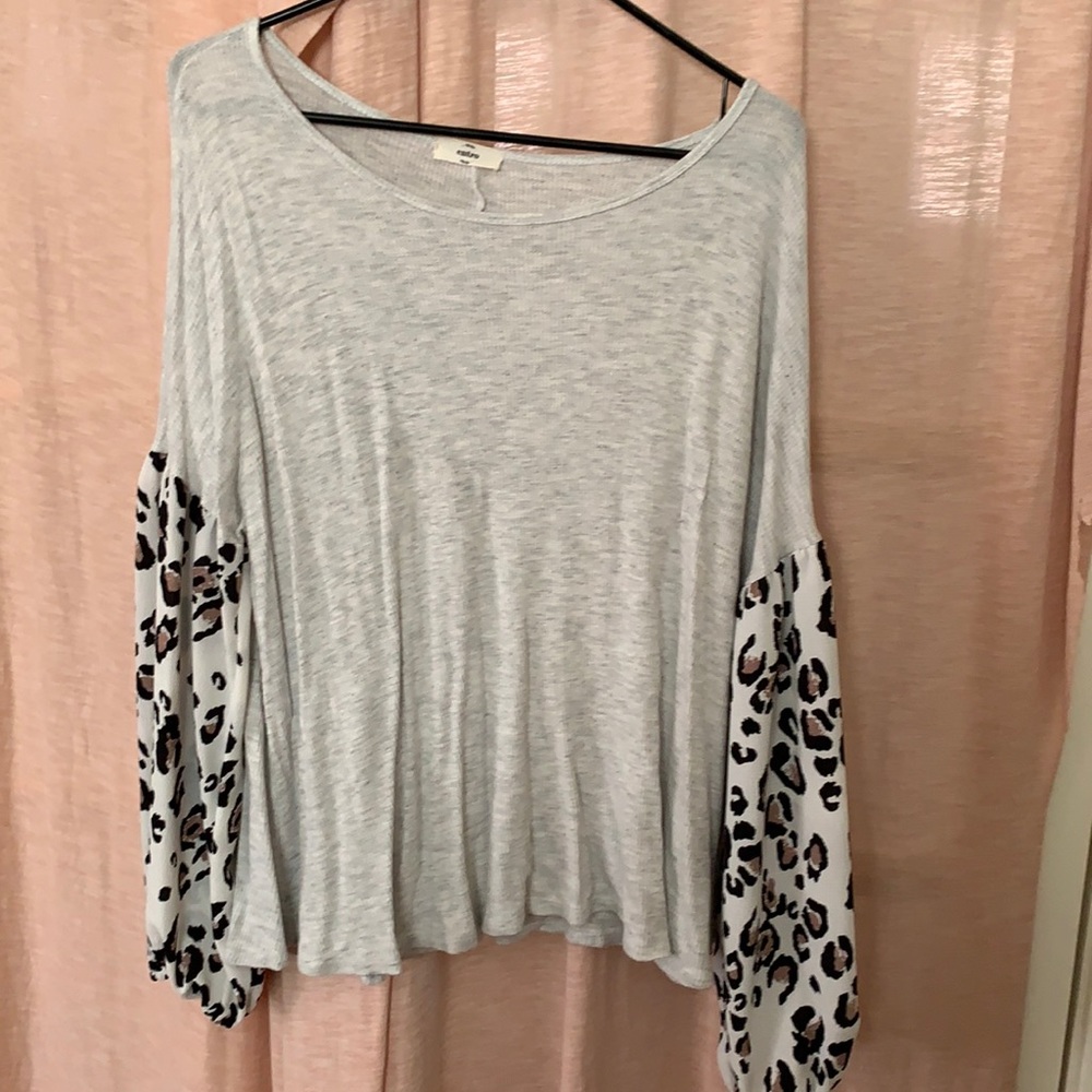 Entro cheetah & Grey flowy shirt.
